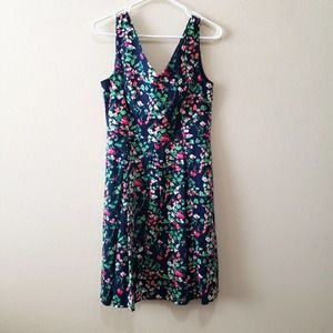 Nine West Women's Floral Print V-Neck Sleeveless Dress with Pleated Skirt Size 8